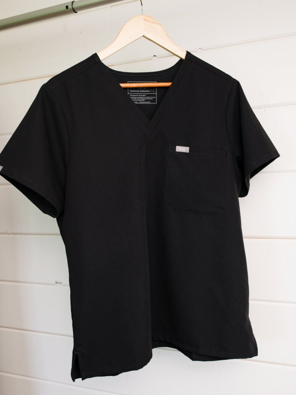 Figs Technical Collection Black Scrub Top Women’s Large V Neck Relaxed Fit